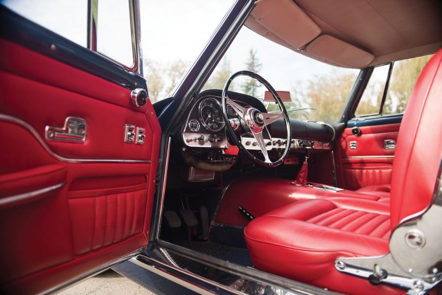 Интерьер Maserati 5000 GT Coupe 1961 года  (фото 8 из 27)